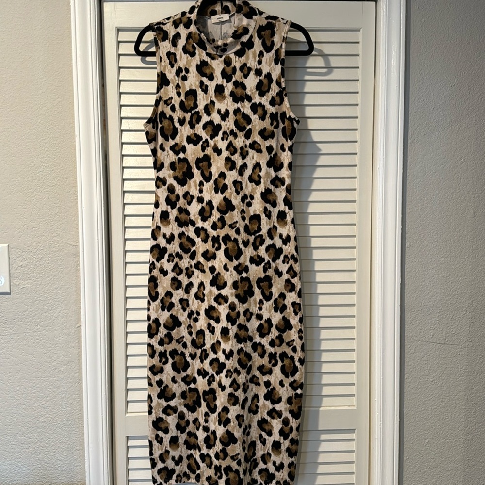 Sleeveless Leopard Midi Dress